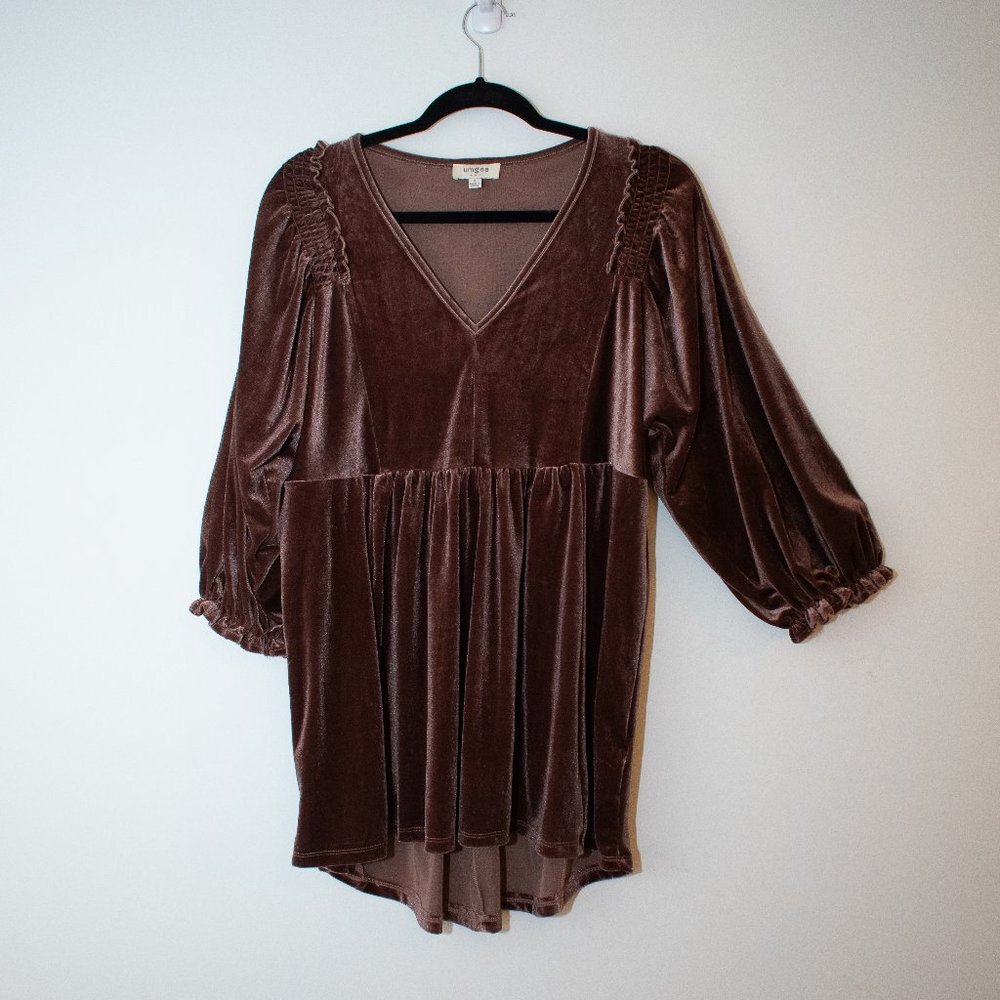 Umgee Boho Babydoll Velvet Almond V Neck Tunic Top Hi-Low Hem Size Small
